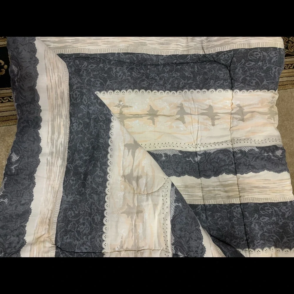 Queen Comforter set - NEW